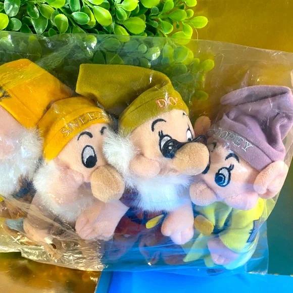 DISNEY EXCLUSIVE NWT 90s SNOW WHITE AND THE SEVEN DWARFS COMPLETE SET OF 10